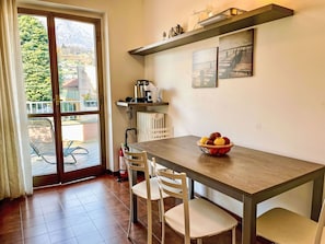Möbel, Flooring, Interior Design, Holz, Fussboden, Küche & Esszimmer Tisch, Esszimmer, Tabelle, Stuhl, Zimmer