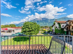 Sky, Mountainous Landforms, Mountain, Hill, Cloud, Mountain Range, Hill Station, Valley, Alps, Ridge