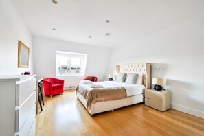 king size bedroom
