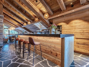 Bar (in der Unterkunft)