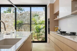 Chefs Kitchen with butlers pantry: Bright and inviting kitchen, designed for both style and functionality, with ample counter space and modern appliances.