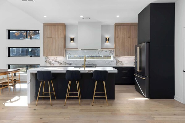 Top-of-the-line Chef's kitchen with the latest appliances and a sleek design, makes for a one-of-a-kind cooking experience!