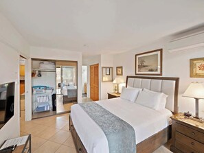 Bedroom with king size bed 