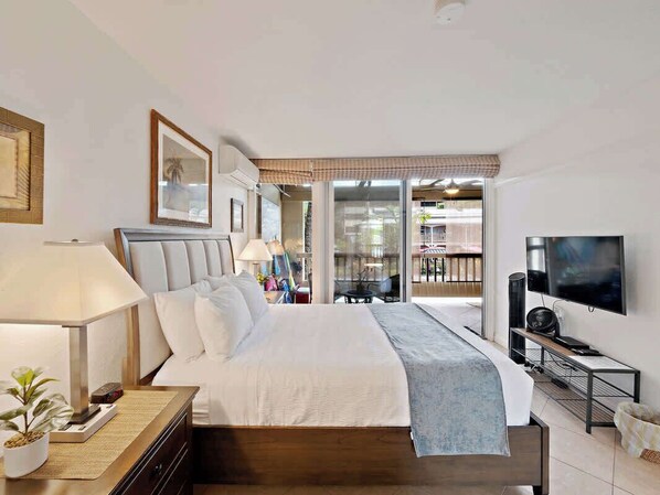 Bedroom with king size bed