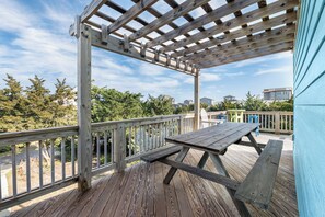 HIAV05: Crab Walk | Top Level Sun Deck