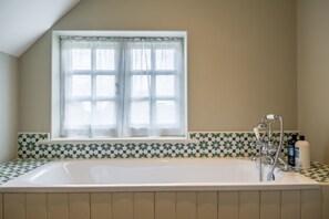 The Gatehouse, Little Massingham: A wonderful home-from-home