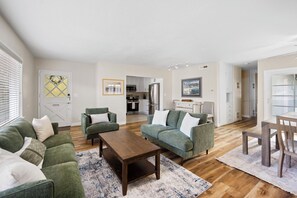 7-web-or-mls-2145-seville-ave