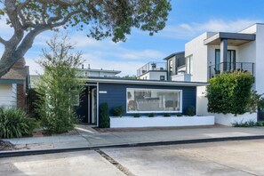 3-web-or-mls-2145-seville-ave