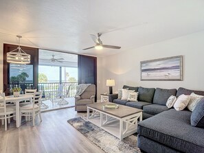 Living Room/Dining Area