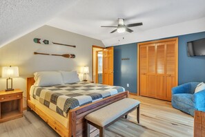Indoors, Home Decor, Ceiling Fan, Hardwood, Screen