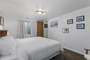 Primary Bedroom w/ Split King adjustable bed