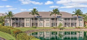 BEAUTIFUL RESORT with scenic views of golf course and walking views to the lake!