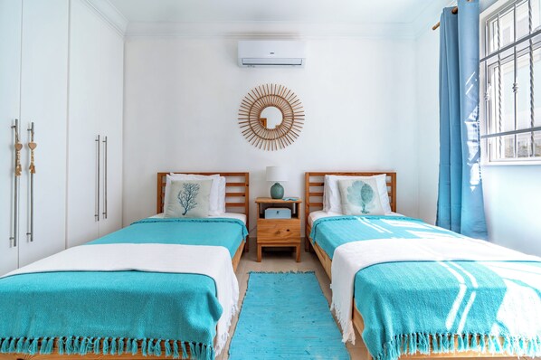 Versatile bedroom with joinable beds, large closet space & darkening blinds
