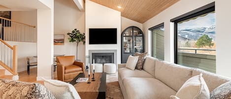 Newly furnished townhouse in the Park City Prospector community