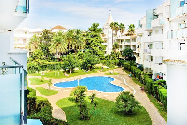 Holiday Home Swimming Pool