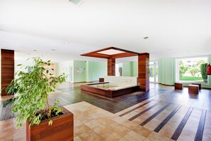 Entrance / Reception