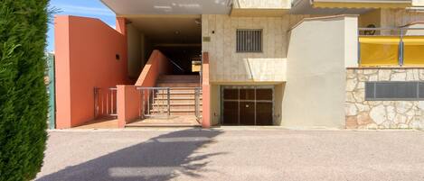 Entrance / Reception