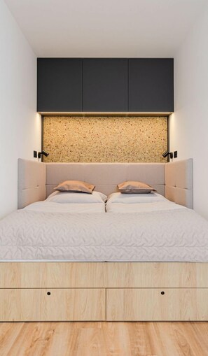 Möbel, Schlafzimmer, Bett, Interior Design, Wand, Holz, Flooring, Fussboden, Bedding, Bettdecke
