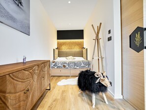 Möbel, Interior Design, Schlafzimmer, Wand, Flooring, Bett, Holz, Fussboden, Bedding, Zimmer