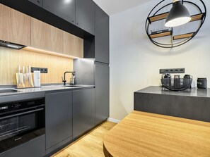 Interior Design, Holz, Flooring, Möbel, Küche, Countertop, Fussboden, Küchengerät, Cabinetry, Decke
