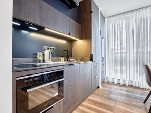 Interior Design, Flooring, Holz, Möbel, Fussboden, Decke, Cabinetry, Countertop, Küche, Wohnung