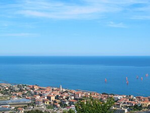 Blue, Daytime, Body Of Water, Horizon, Residential Area, Coast, Sea, Coastal And Oceanic Landforms, Summer, Landscape