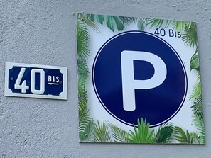 parking privé et clos au 40 BIS du Chemin Sylvain Vitry à Petite Ile