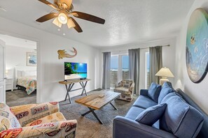 Living Area - Stylish décor and accent pieces