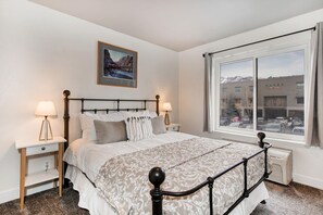 Carriage House 305