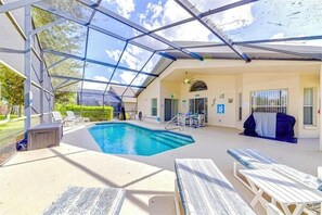 Plenty of space around the pool in order to soak up the Florida sunshine