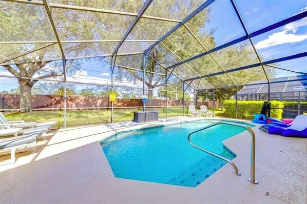 Secluded pool and deck space
