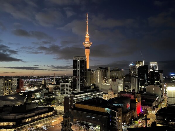 Spectacular Views 2 Bedroom 2 bathroom Apt in Auckland CBD