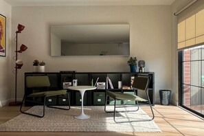 Welcome to The Greenhouse! Experience a stay where comfort meets style in this charming Orange County retreat. Relax, connect, and enjoy every thoughtful detail while staying just minutes from Disneyland, breathtaking hiking trails, and family-friendly