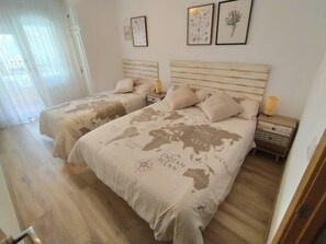 Habitación principal con balcón 