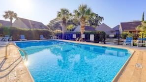 Queen's Grant Community Pool