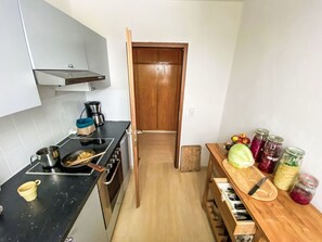 Kitchen Appliance, Kitchen, Major Appliance, Flooring, Countertop, Wood, Furniture, Kitchen Stove, Interior Design, Floor