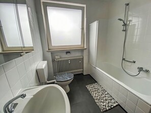 Bathroom, Plumbing Fixture, Wall, Flooring, Floor, Plumbing, Toilet, Tap, Interior Design, Sink