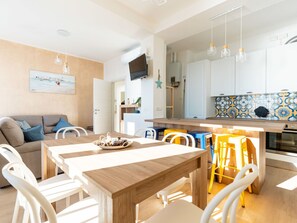 Strauch, Wohngebiet, Veranda, Garten, Balkon, Schatten, Gartenmöbel, Garten, Stuhl, Landscaping