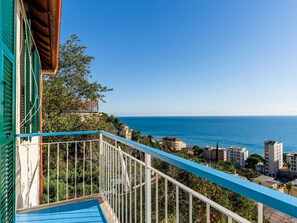 Strauch, Wohngebiet, Veranda, Garten, Balkon, Schatten, Gartenmöbel, Garten, Stuhl, Landscaping
