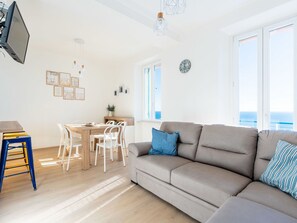 Strauch, Wohngebiet, Veranda, Garten, Balkon, Schatten, Gartenmöbel, Garten, Stuhl, Landscaping