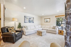 Living Area - Ski Watch 329 - Breckenridge Vacation Rental