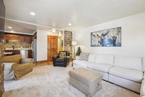 Living Area - Ski Watch 329 - Breckenridge Vacation Rental