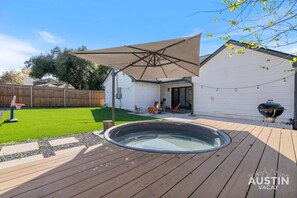 Imagine: a soothing soak, the smell of sizzling food, and the satisfying swish of a basket. This backyard is designed for creating unforgettable moments. Ready to make some memories?