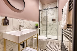 Queen J's bathroom
