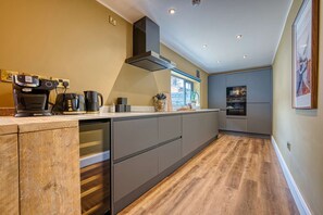Queen J's Kitchen
