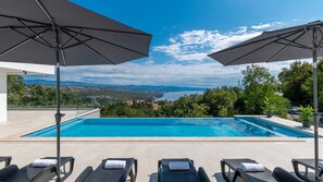 Infinity swimming pool of Villa Gabi