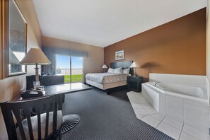 Room with 1 King & Jacuzzi Tub