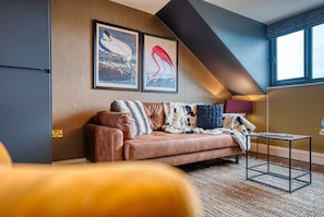 Charlies Cave Lounge