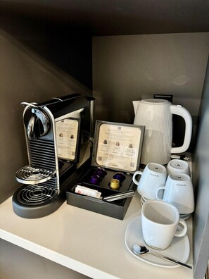 Kaffee und/oder Kaffeemaschine