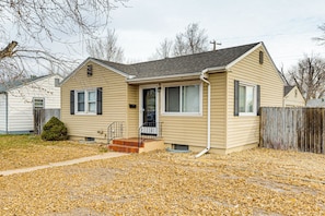 Exterior | Parking | Driveway (4 Vehicles)